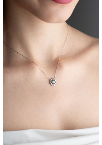 925 Ayar Gümüş Rodyum Kaplama Işıltılı Tektaş Güneş Kolye fırsatları