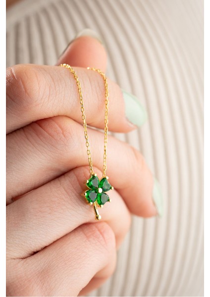 925 Ayar Gümüş Gold Kaplama Yeşil Taşlı Yonca Kolye fırsatları