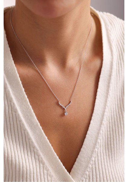 925 Ayar Gümüş Rodyum Kaplama Kanatlı Tektaş Tasarım Kolye indirimleri