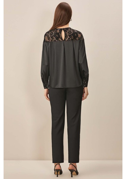Yuvarlak Yaka Siyah Saten Bluz fırsatları