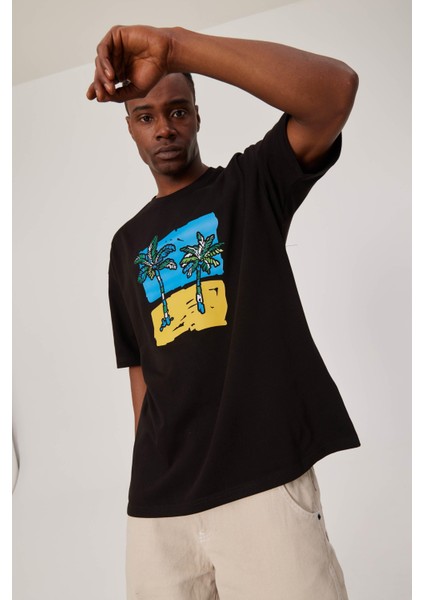 Önü Palmiye Ağaç Baskılı Siyah Tshirt