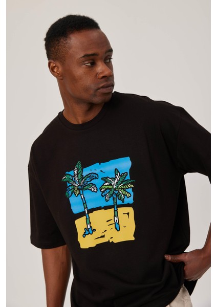 Önü Palmiye Ağaç Baskılı Siyah Tshirt