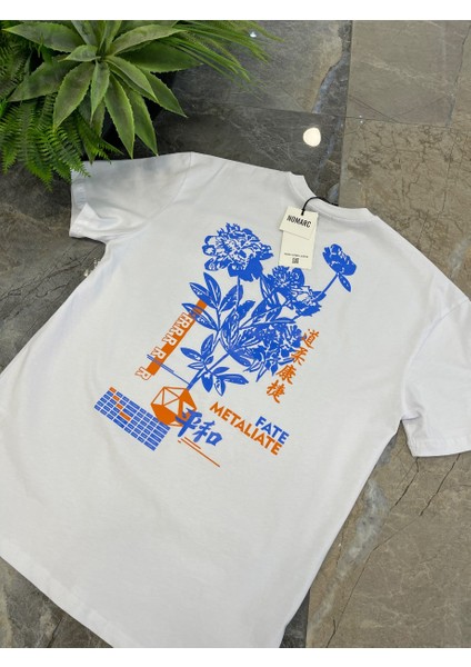 Arka Çiçek Desenli Beyaz Tshirt fırsatları