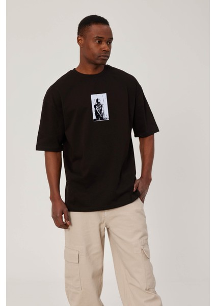 Ağlayan Adam Figürlü Siyah Tshirt