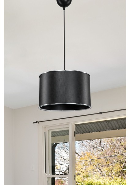 Şık siyah sarkıt avize, modern tasarım, 30x60 cm, plastik materyal, 1 ampul sağlıyor.