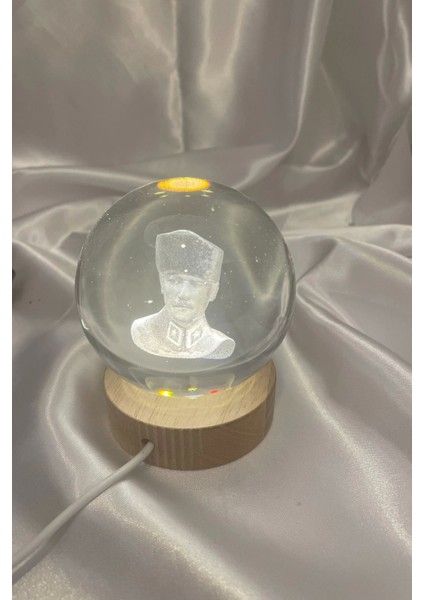 Atatürk 3D LED Işık Cam Küre Gün Işığı Büyük 8cm Mustafa Kemal Atatürk Ata Masa ve Gece Lambası