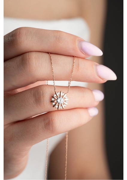 925 Ayar Gümüş Rose Kaplama Işıltılı Tektaş Güneş Kolye