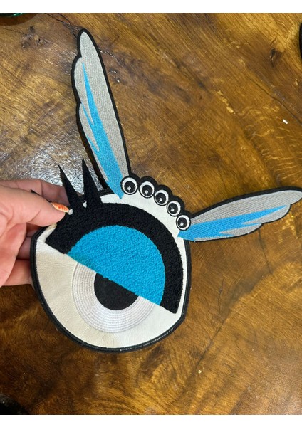 Dokuma Nazar Boncuklu Kulaklı Arma Dikiş Aplike 28X25 cm fiyatları