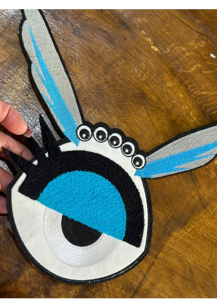 Dokuma Nazar Boncuklu Kulaklı Arma Dikiş Aplike 28X25 cm modelleri