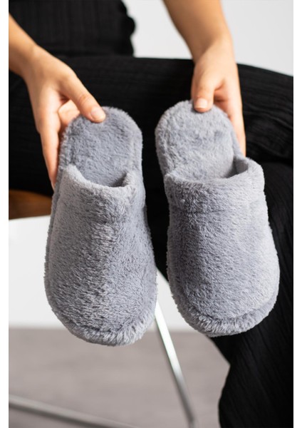 Tüylü Kapalı Kadın Ev Terliği Kışlık Terlik Sessiz Taban