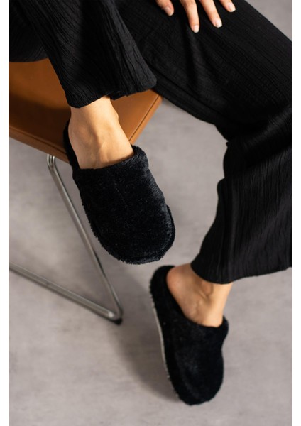 Tüylü Kapalı Kadın Ev Terliği Kışlık Terlik Sessiz Taban