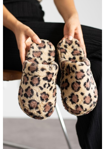 Tüylü Kapalı Kadın Ev Terliği Kışlık Terlik Sessiz Taban