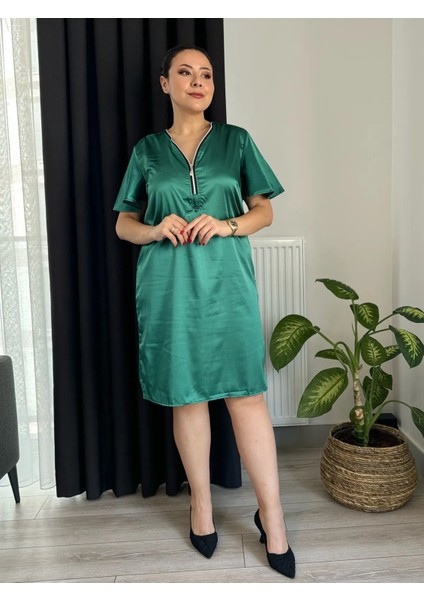Kadın Büyük Beden Yakası Fermuarlı Kolları Volanlı Saten Elbise fırsatları