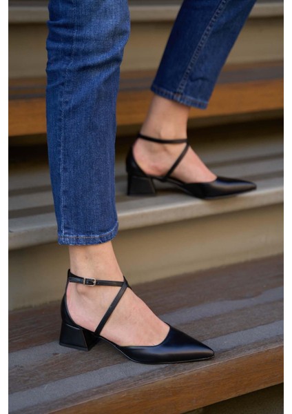 Siyah Kadın Çapraz Bantlı Klasik Topuklu Ayakkabı modelleri