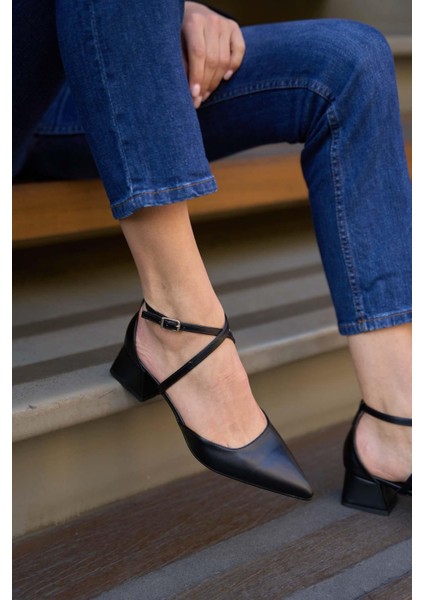 Siyah Kadın Çapraz Bantlı Klasik Topuklu Ayakkabı fırsatları
