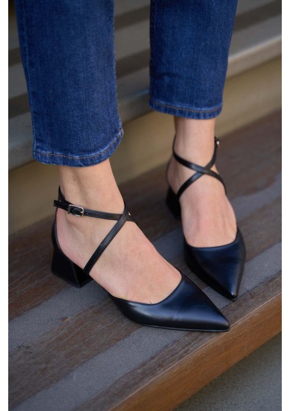 Siyah Kadın Çapraz Bantlı Klasik Topuklu Ayakkabı indirimleri