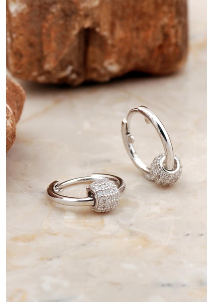 Taşlı Top Tasarım Rodyumlu Gümüş Halka Küpe 6958