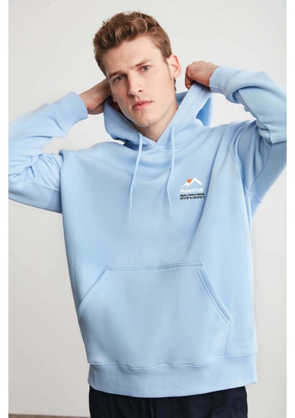 Carter Erkek Yumusaçık Kumaşlı Kapüşonlu Dağ Baskılı Kordonlu Regular Fit Açık Mavi Sweatshirt