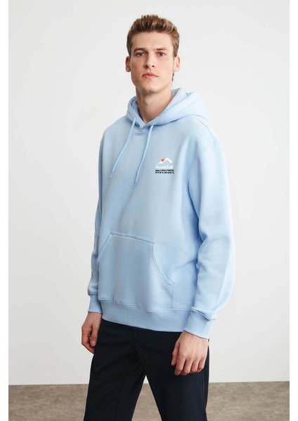 Carter Erkek Yumusaçık Kumaşlı Kapüşonlu Dağ Baskılı Kordonlu Regular Fit Açık Mavi Sweatshirt