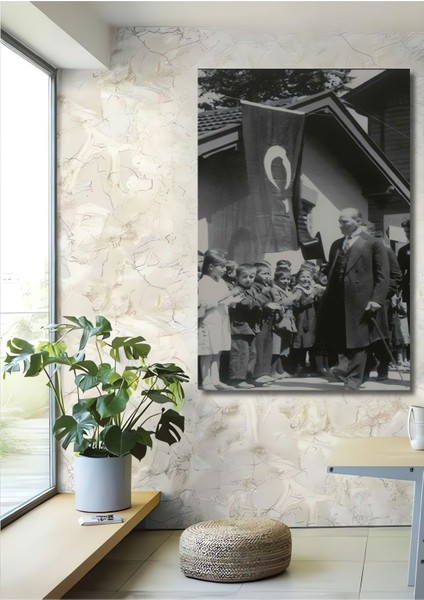 Dekoratif Dikey Çocuklar ve Atatürk Duvar Tablo Ahşap Dikdörtgen Tablo