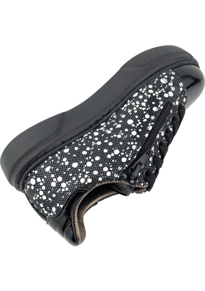 Bağcıklı ve Yandan Fermuarlı Deri Okul Ayak Siyah-Beyaz fırsatları