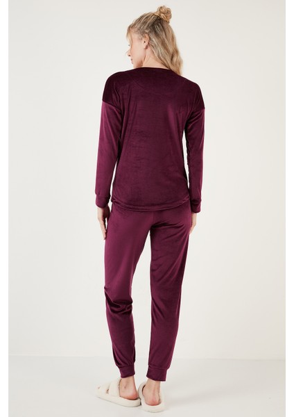 Regular Fit Yumuşak Dokulu Kadife Pijama Takımı Bayan Pijama Takımı 6094200W4 indirimleri