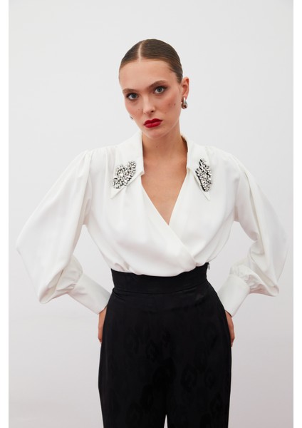 Aksesuar Detaylı Bodysuit Bluz - Ekru