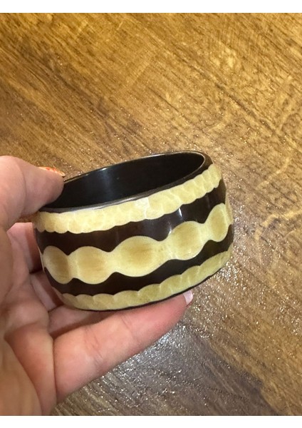 Oyma Desenli Kemik Kadın Bilezik Çap 7 cm modelleri