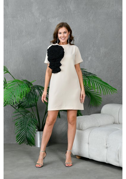 Fırfırlı Göğüste Gül Detaylı Mini Boy Kadın Elbise - Kısa Kollu Bisiklet Yaka 128