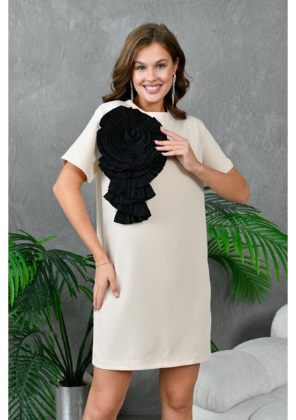 Fırfırlı Göğüste Gül Detaylı Mini Boy Kadın Elbise - Kısa Kollu Bisiklet Yaka 128 fiyatları