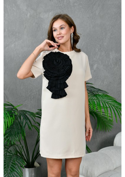 Fırfırlı Göğüste Gül Detaylı Mini Boy Kadın Elbise - Kısa Kollu Bisiklet Yaka 128 modelleri