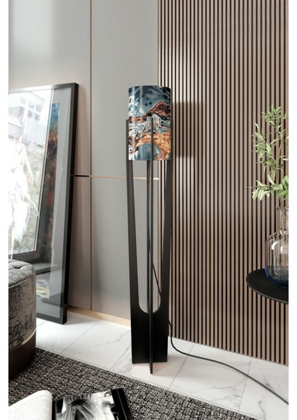 Minimalist ahşap tek ayaklı siyah lambader, 101-150 cm yükseklik