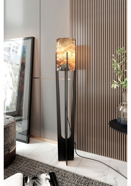 Minimalist ahşap tek ayaklı siyah lambader, 101-150 cm yükseklik