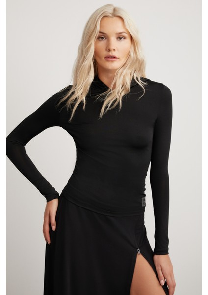 Layana Kadın Slim Fit Ince Kumas Kapüşonlu Uzun Kollu Siyah Body