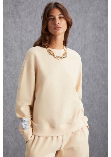 Sahıan Kadın Organik Pamuk 3 Iplik Içi Şardonlu Kol Etiket Detaylı Regular Krem Sweatshirt