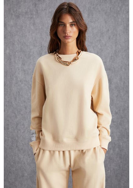 Sahıan Kadın Organik Pamuk 3 Iplik Içi Şardonlu Kol Etiket Detaylı Regular Krem Sweatshirt modelleri
