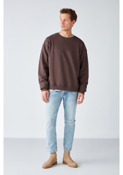 Stephan Erkek Yumuşacık Kumaşlı Oversize Fit Yuvarlak Yakalı Kahverengi Sweatshirt