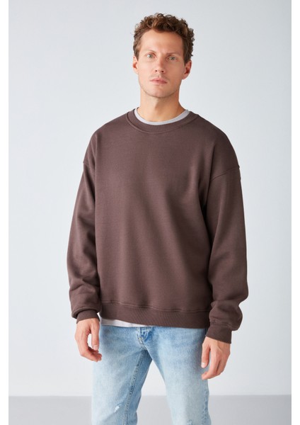 Stephan Erkek Yumuşacık Kumaşlı Oversize Fit Yuvarlak Yakalı Kahverengi Sweatshirt