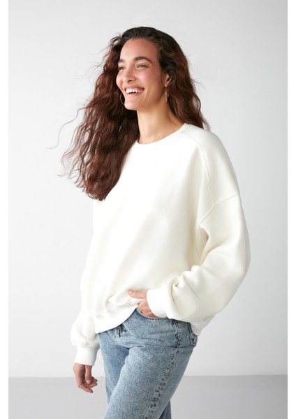 Susana Kadın Bisiklet Yaka Içi Polarlı Oversize Fit Basic Vanilya Sweatshirt