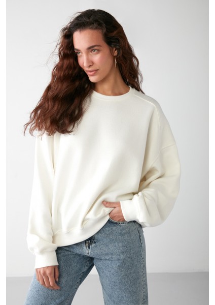 Susana Kadın Bisiklet Yaka Içi Polarlı Oversize Fit Basic Vanilya Sweatshirt