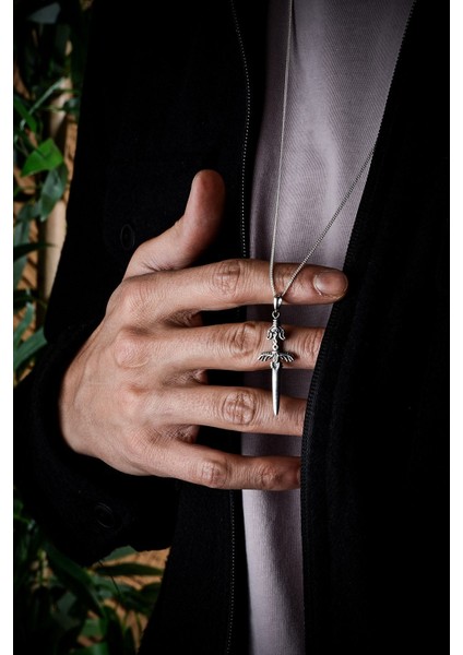 925 Ayar Gümüş Küçük Kılıç Figürlü Erkek Kolye Beyaz fiyatları