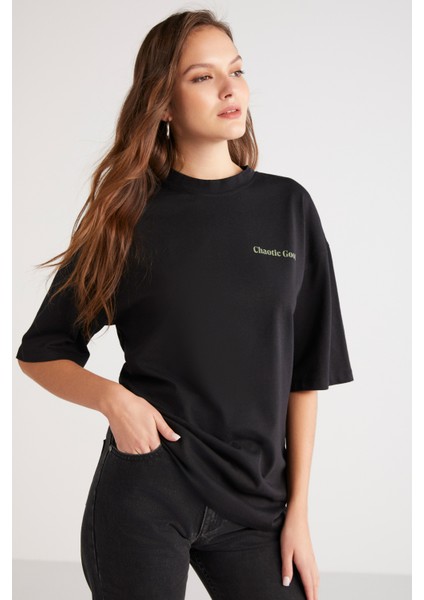 Kalısta Kadın Pamuk Oversize Arkası ve Önü Çiçek Baskılı Yuvarlak Yaka Yarım Kol Siyah T-Shirt fırsatları