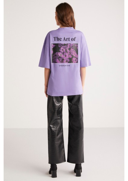 Kalısta Kadın Pamuk Oversize Arkası ve Önü Çiçek Baskılı Yuvarlak Yaka Yarım Kol Mor T-Shirt indirimleri