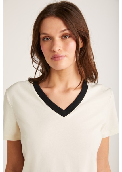 Camille Kadın V Yaka Kısa Kollu Ekru T-Shirt modelleri