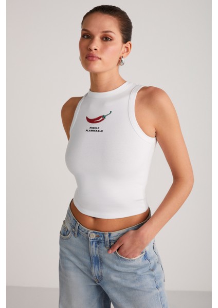 Spıce Kadın Bisiklet Yaka Kalın Askılı Baskı Detaylı Crop Organik Pamuklu Örme Kumaş Beyaz T-shirt