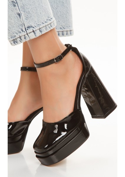 Platform Taban Yüksek Topuklu Bilekten Bantlı Rugan Kadın Ayakkabı modelleri