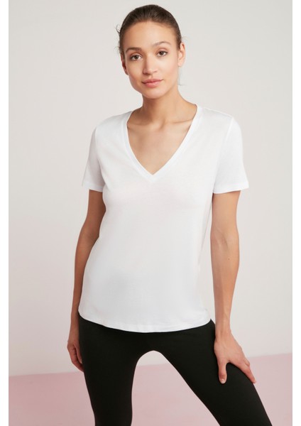 Mabel Kadın Pamuk V Yaka Yarım Kollu Beyaz T-Shirt