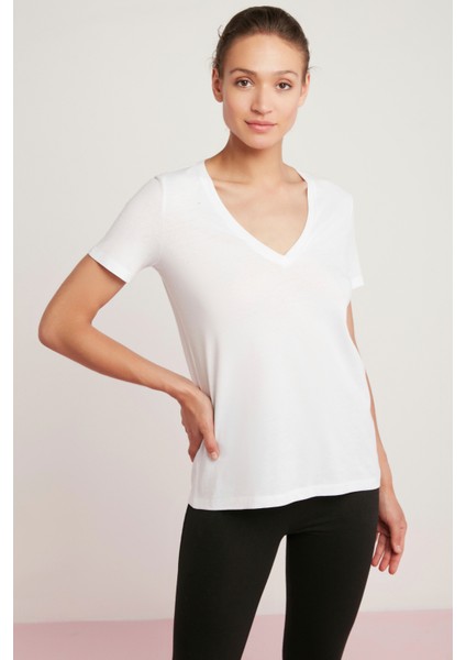 Mabel Kadın Pamuk V Yaka Yarım Kollu Beyaz T-Shirt fiyatları