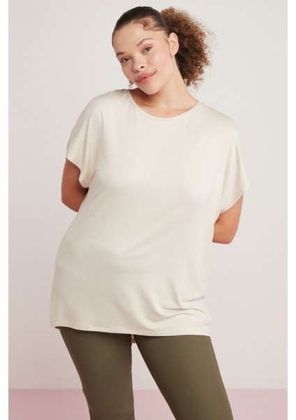 Amanda Kadın Viskon Karışımlı Dökümlü Kısa Kollu Oversize Bej Büyük Beden T-Shirt fiyatları