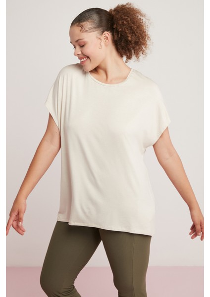 Amanda Kadın Viskon Karışımlı Dökümlü Kısa Kollu Oversize Bej Büyük Beden T-Shirt indirimleri